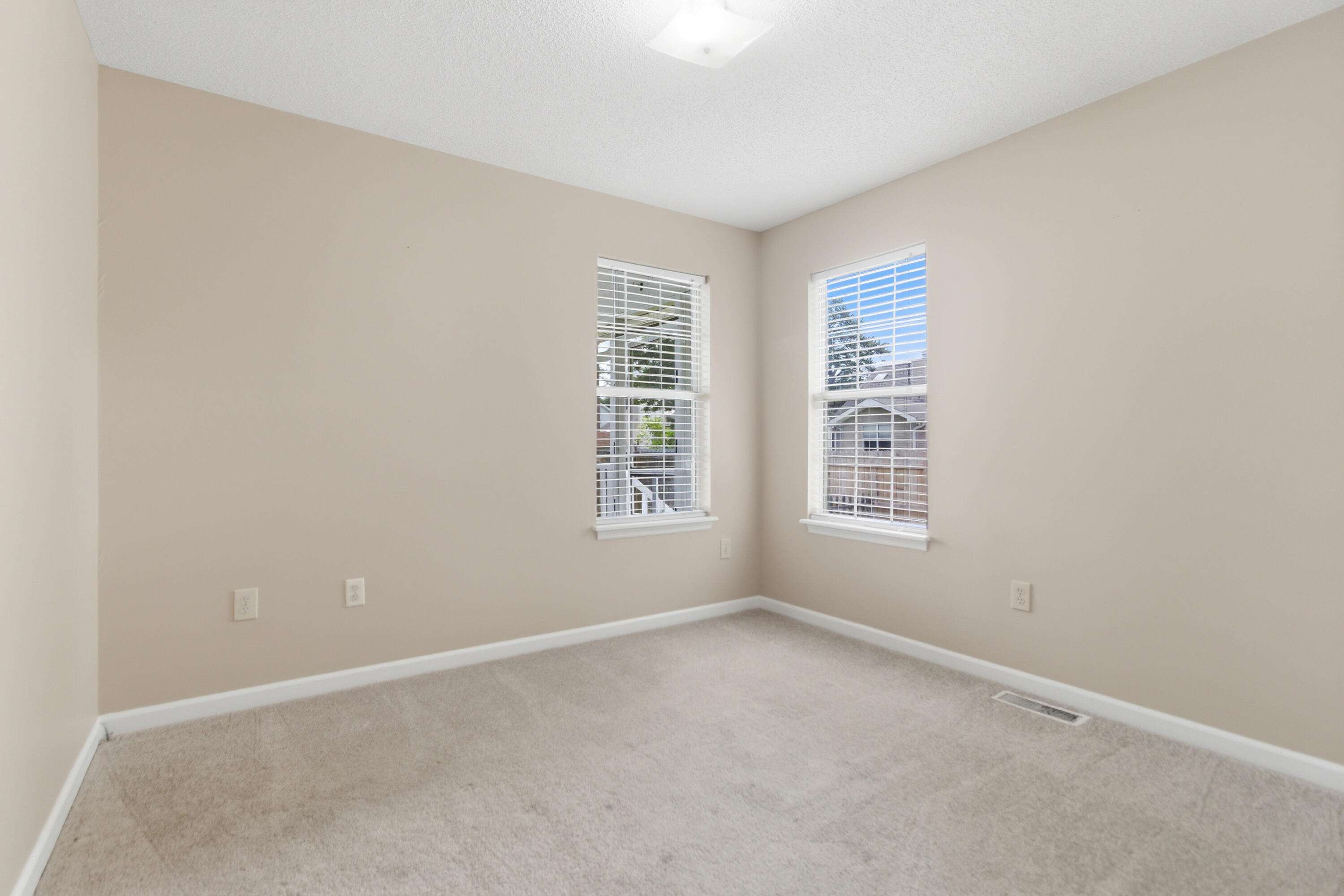 529 Beechcraft Street