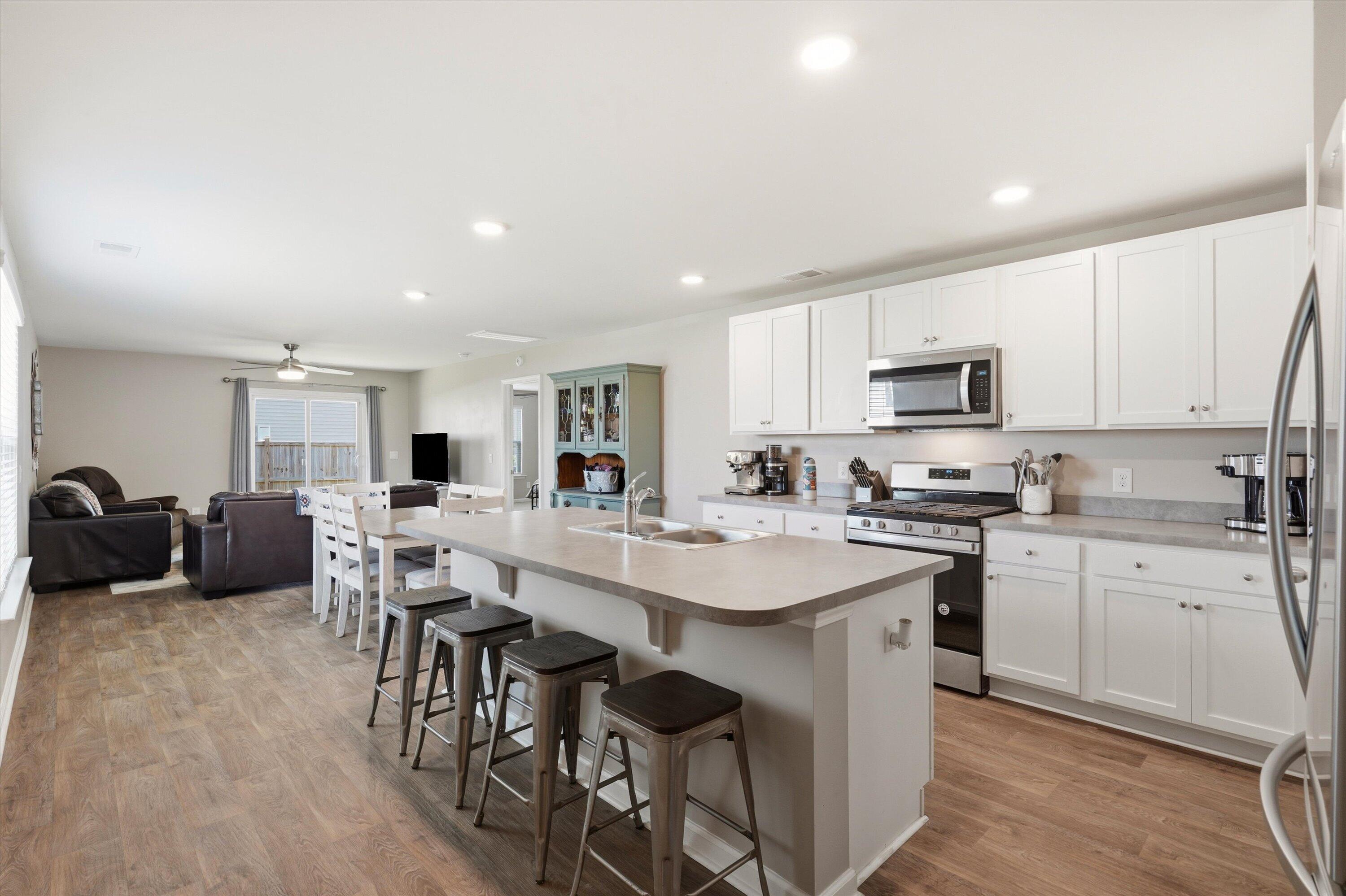 428 White Scallop Way