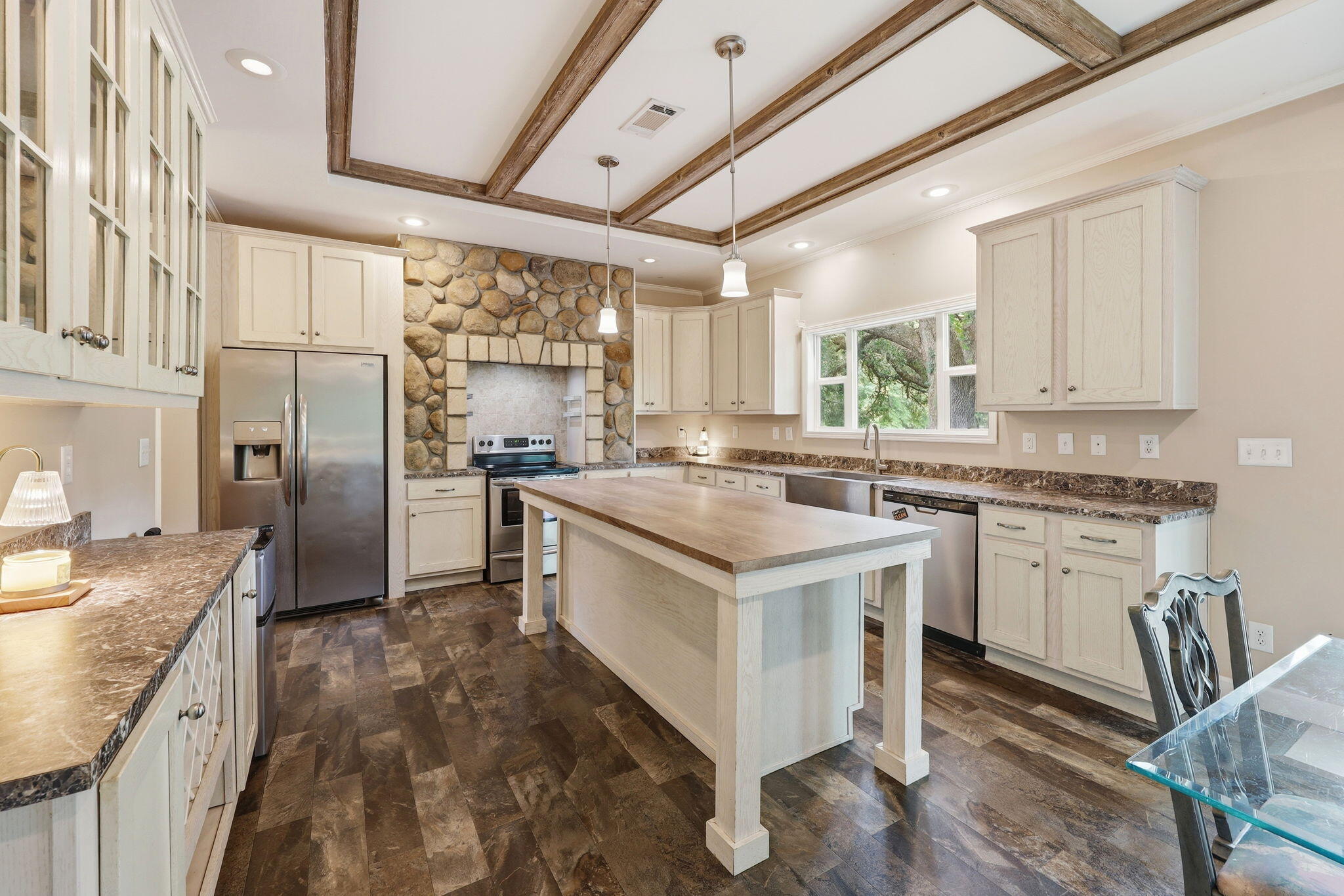 10806 Bells Highway