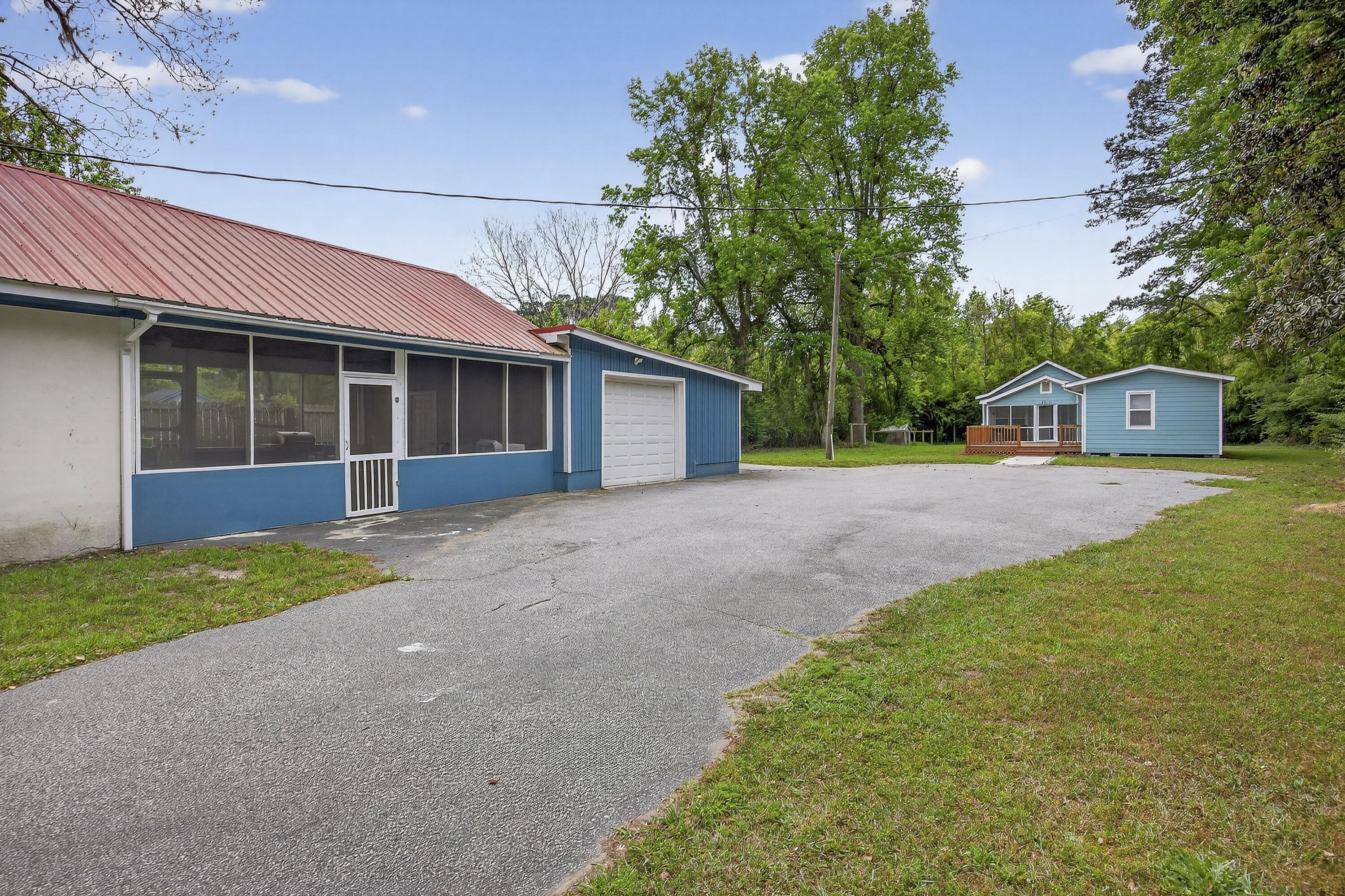 4317&4319 Davison Road