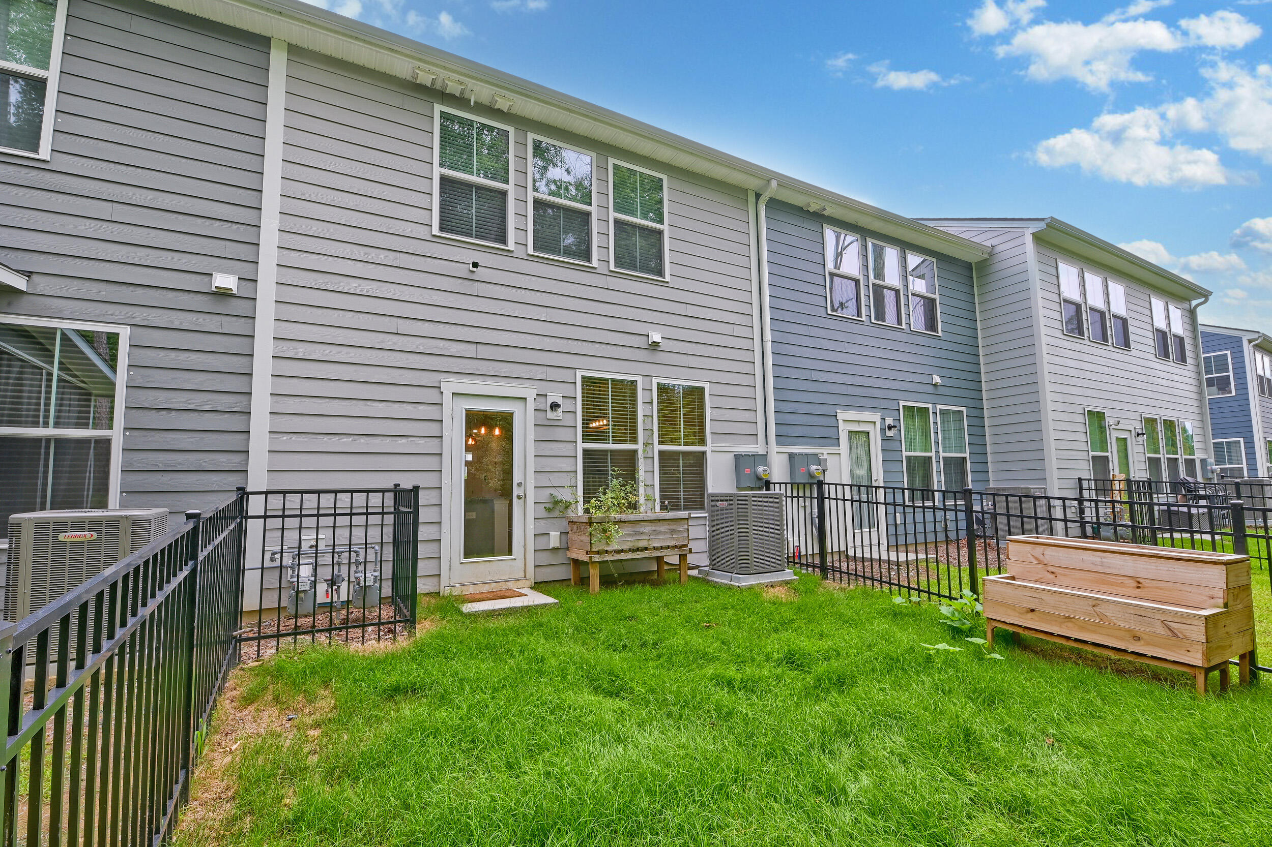 495 Trotters Lane