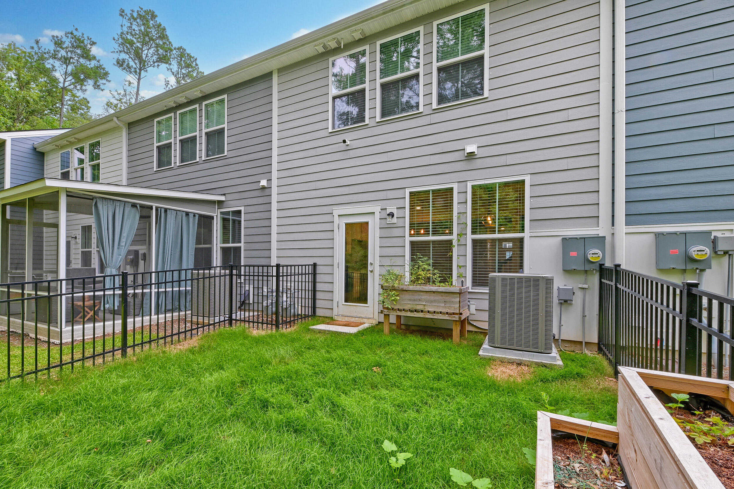 495 Trotters Lane