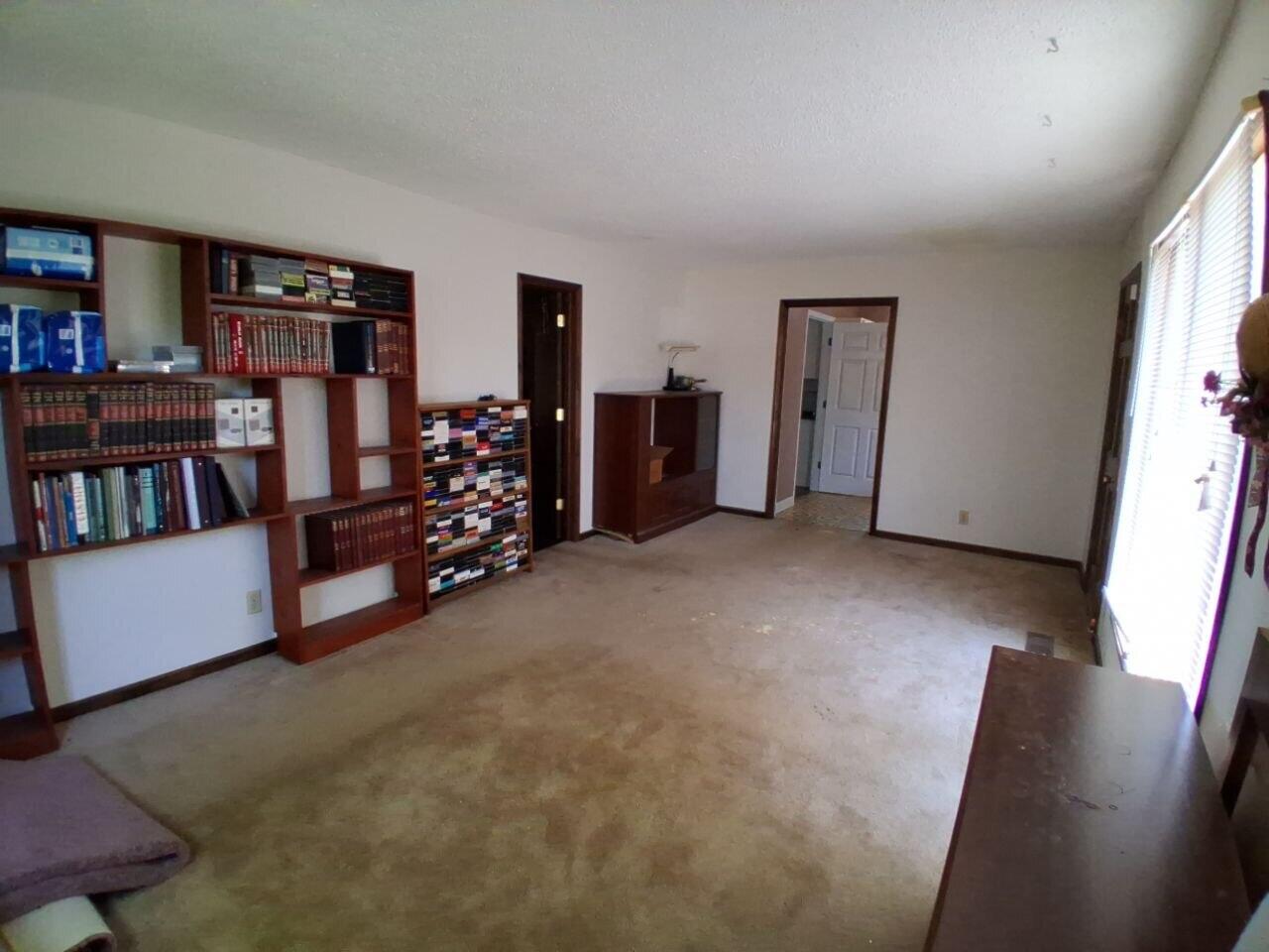 2112 W Carolina Avenue