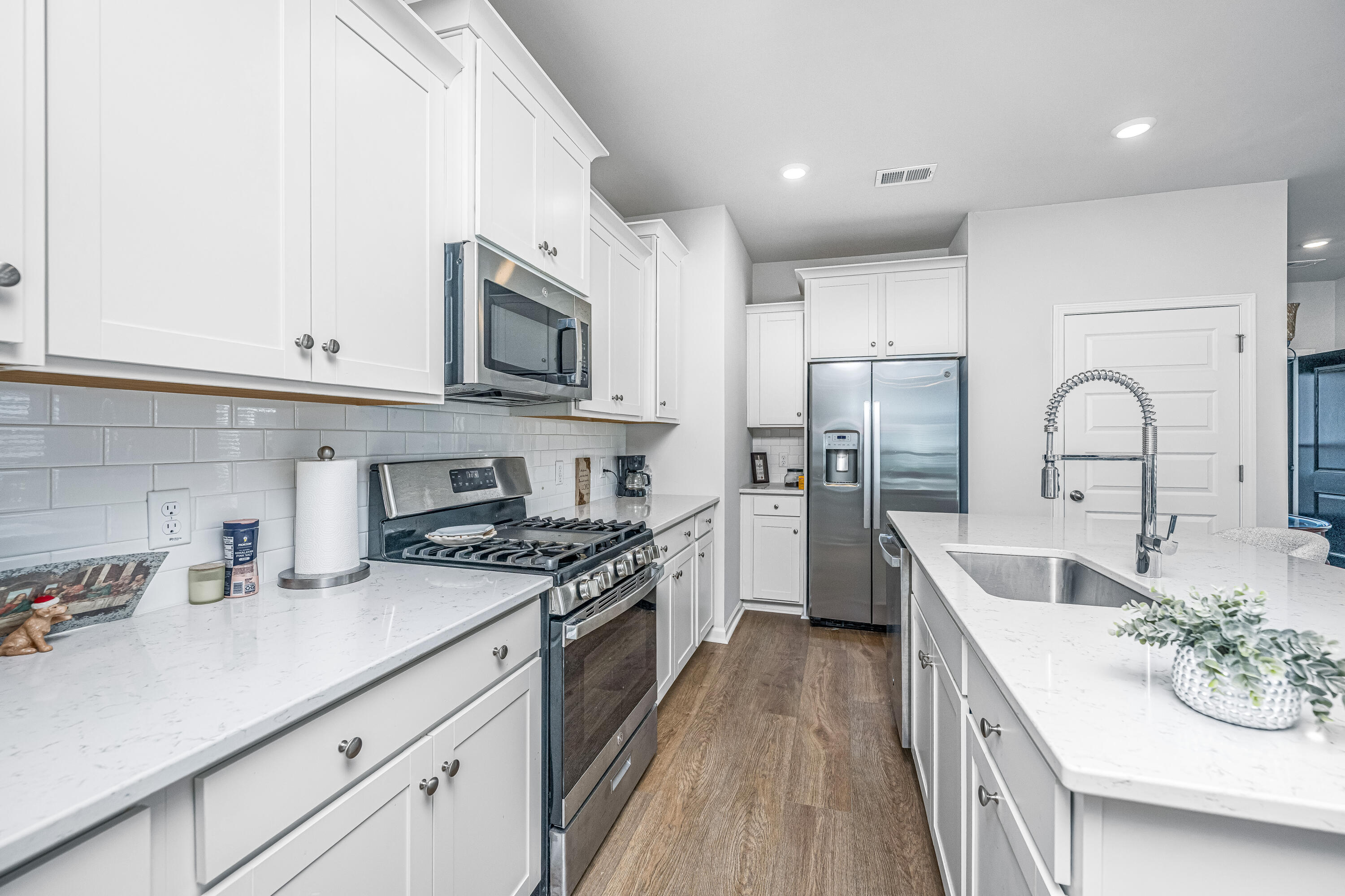 1146 Glorious Way