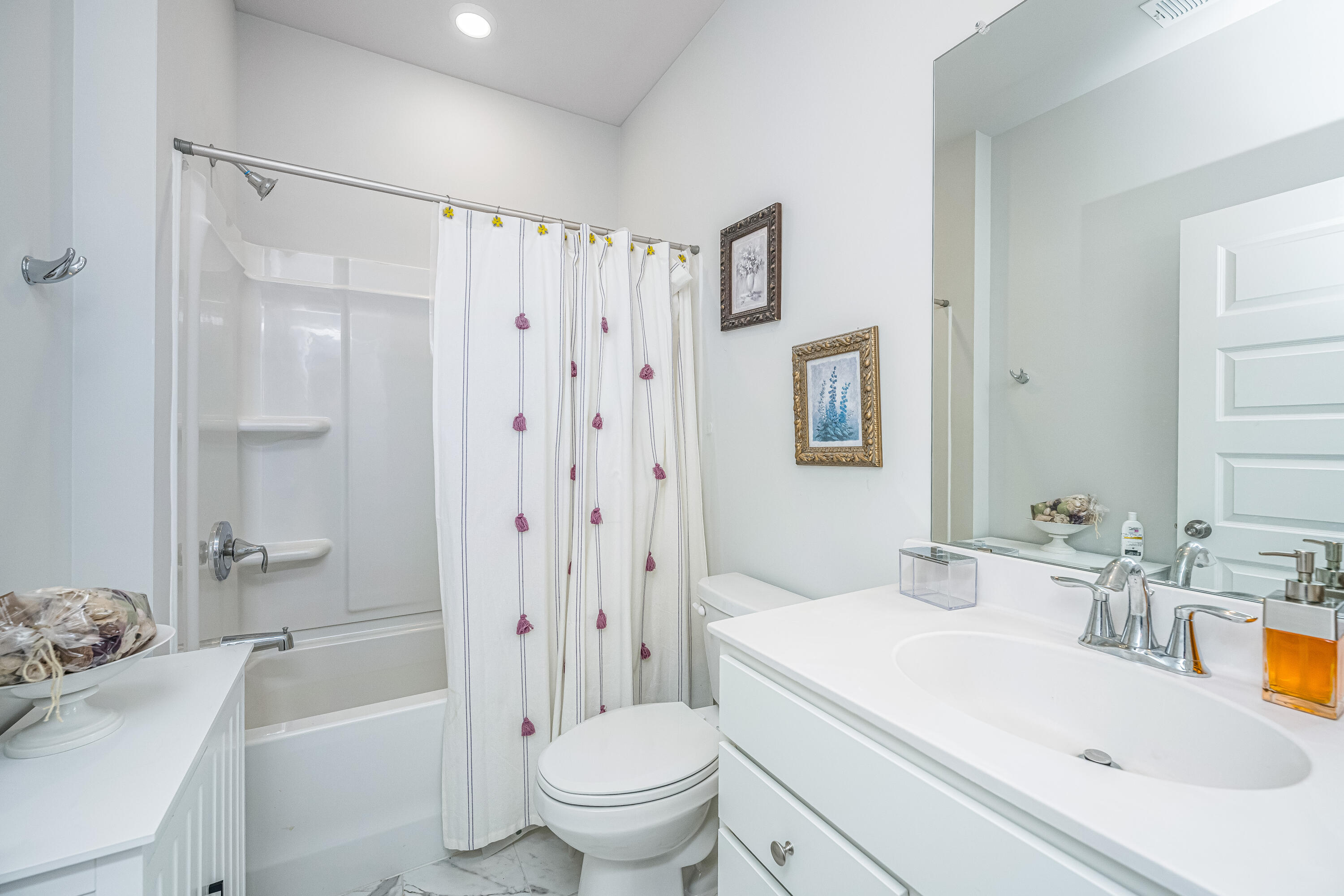 1146 Glorious Way