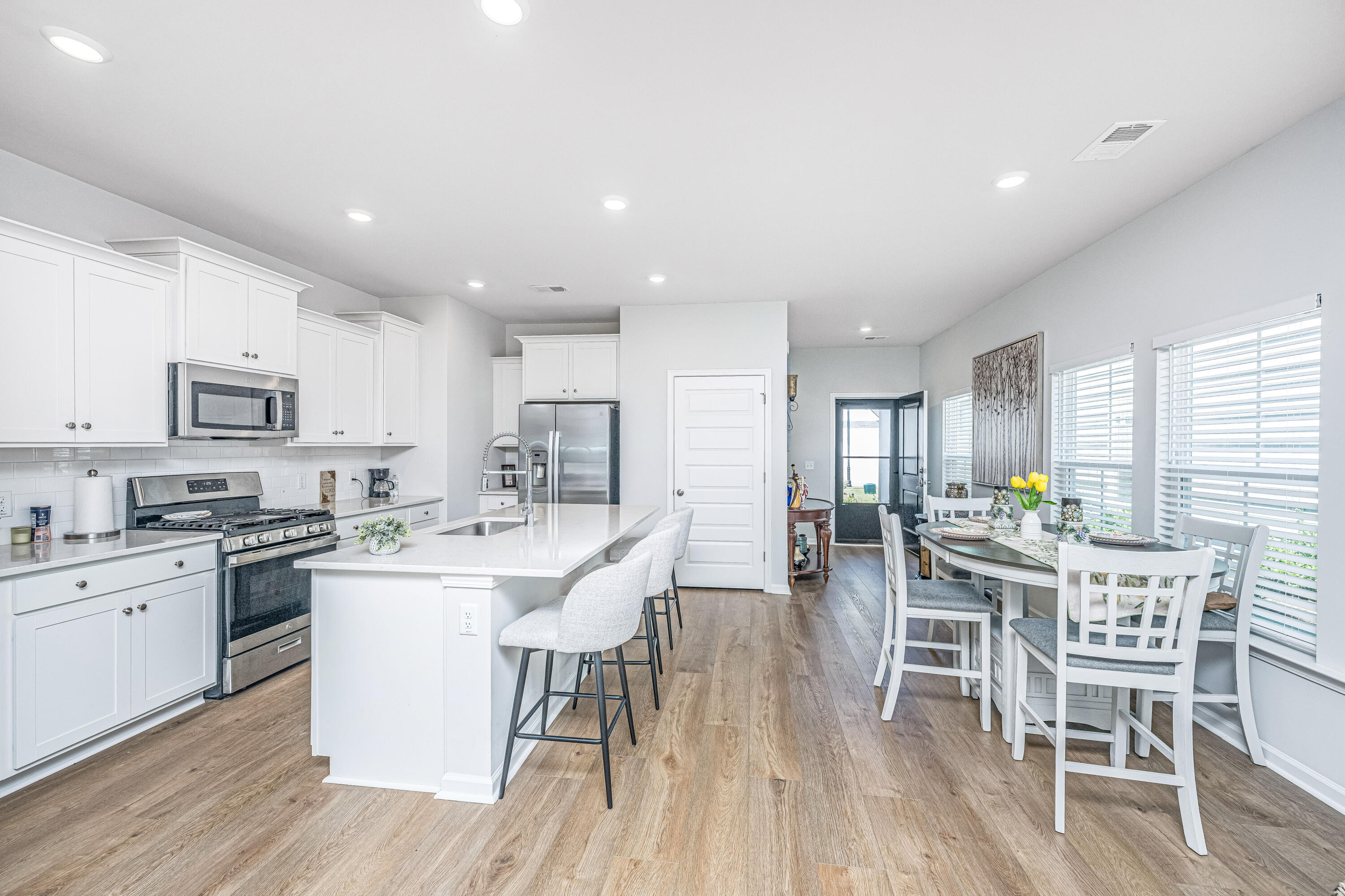 1146 Glorious Way