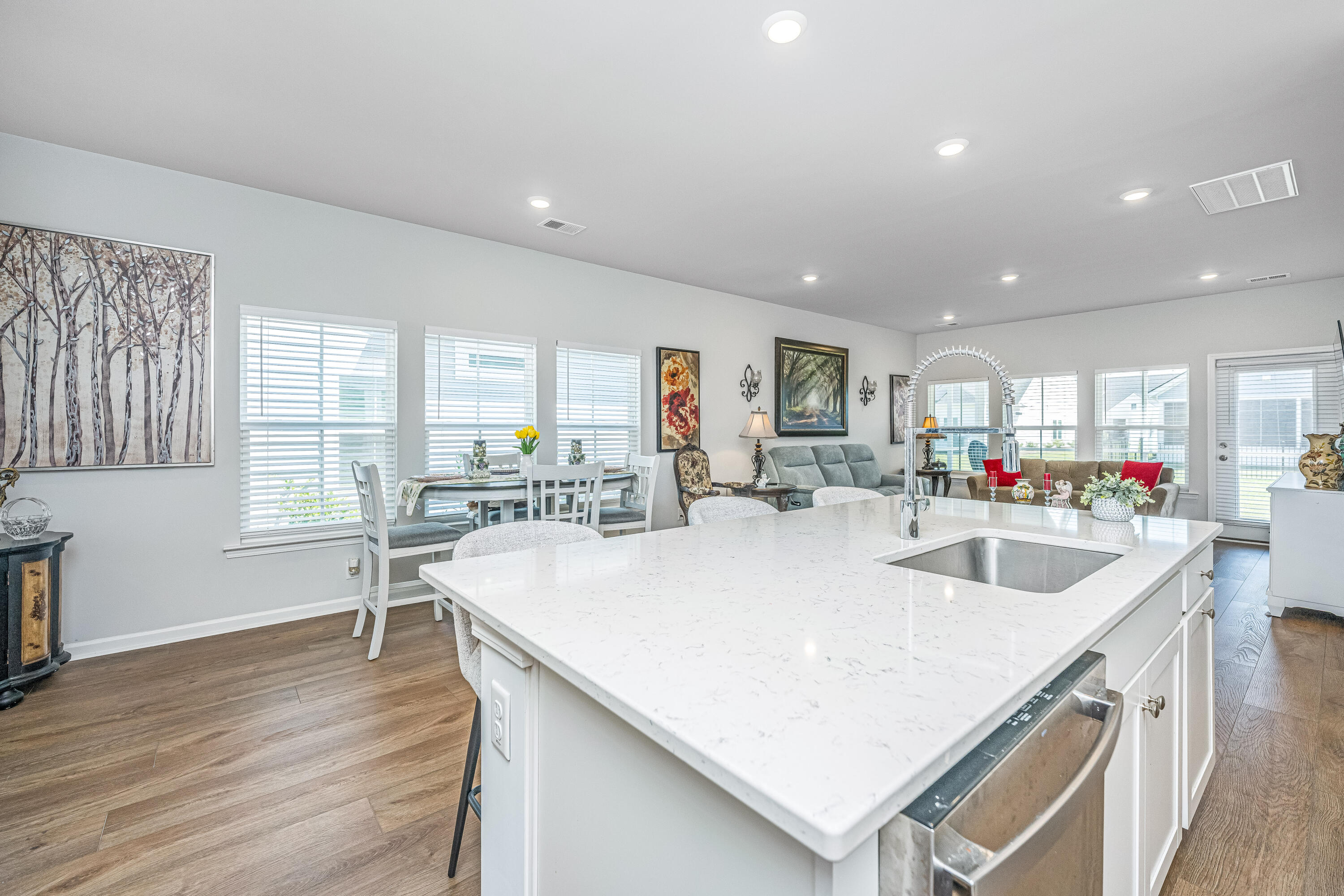1146 Glorious Way
