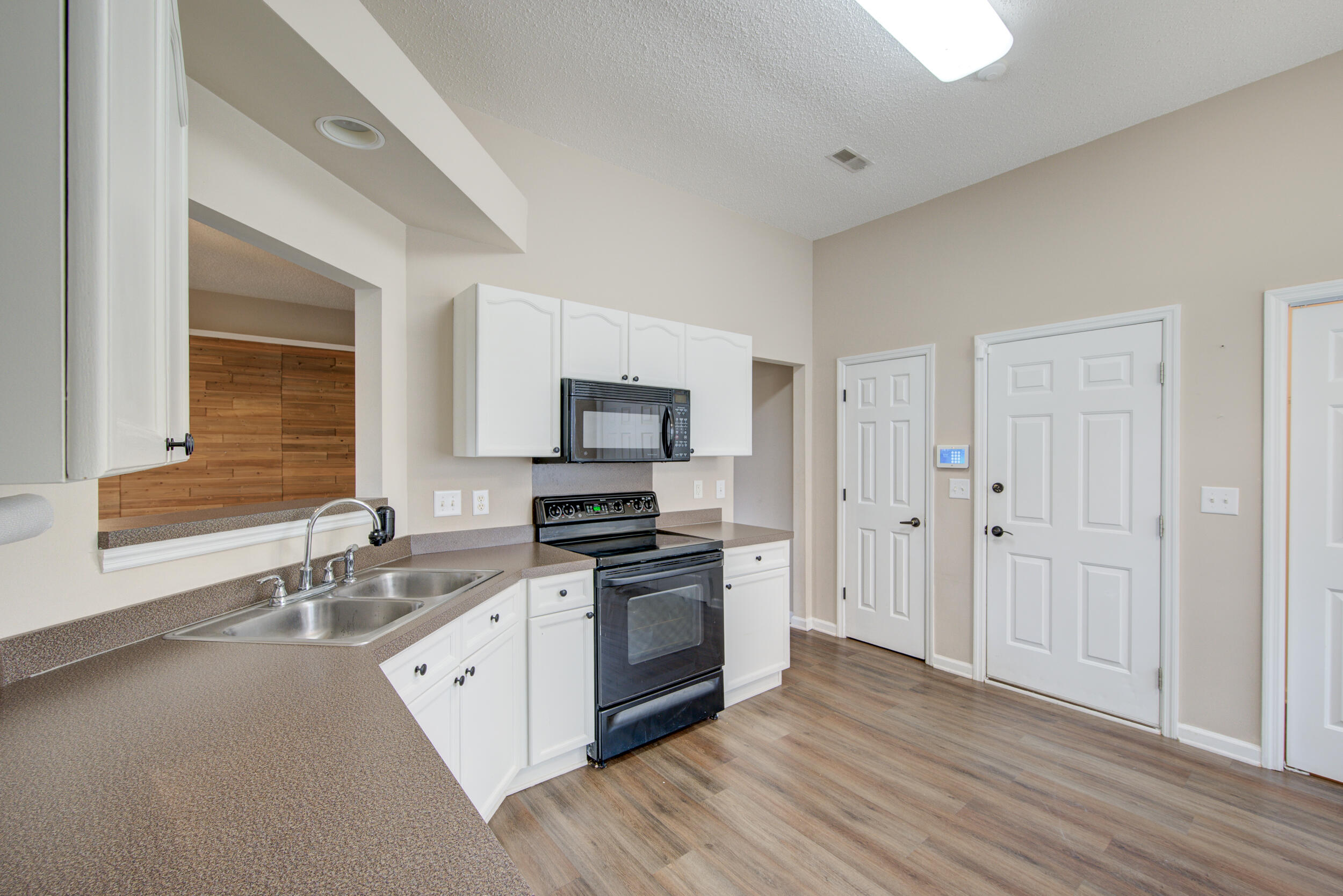 8608 Hickory Creek Court