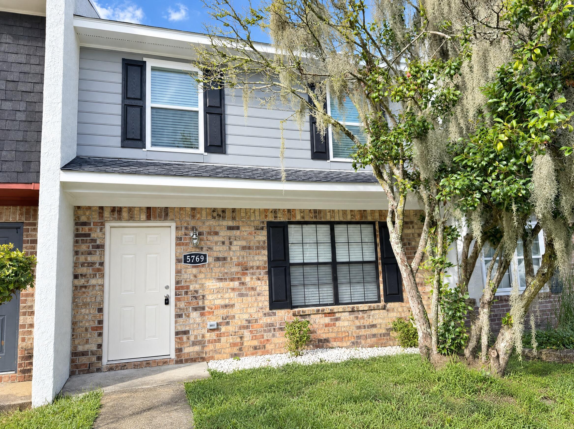 5769 Dewsbury Lane