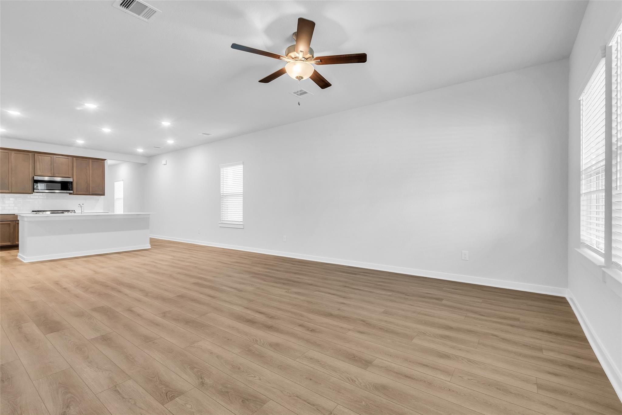 8550 Blueberry Ash Street