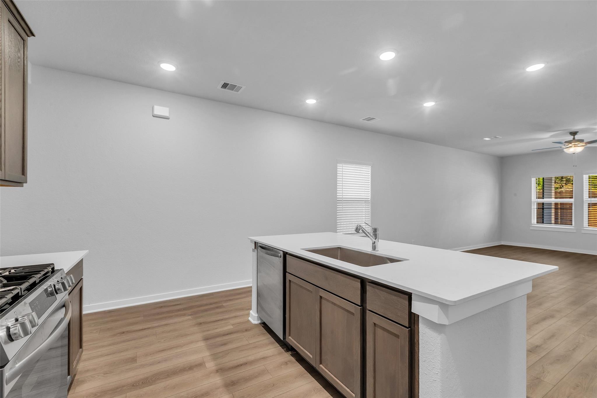 8562 Blueberry Ash Street