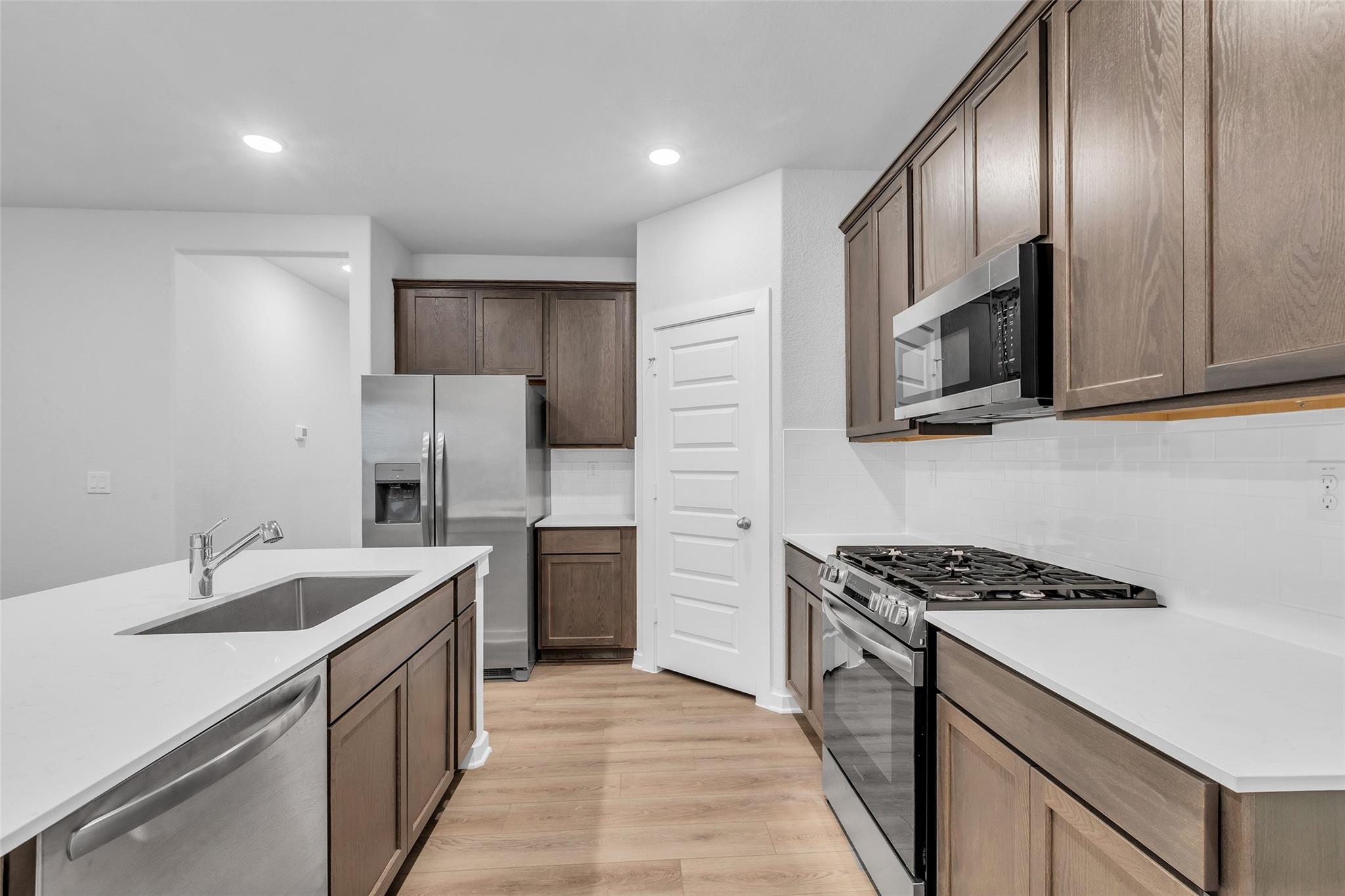 8562 Blueberry Ash Street