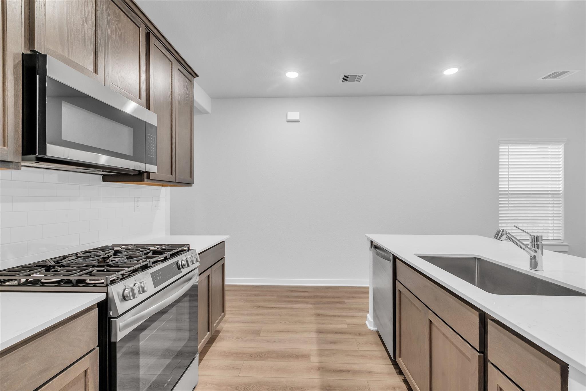 8562 Blueberry Ash Street