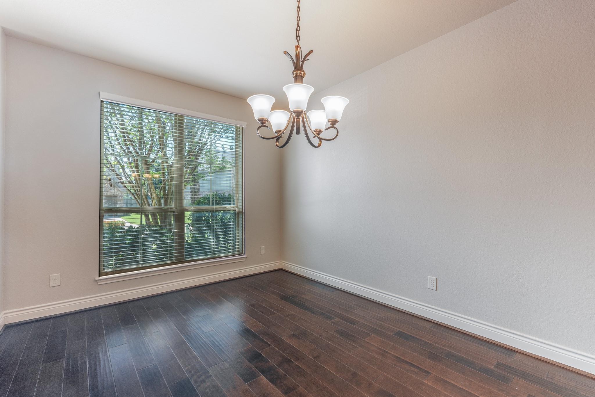 118 N Greatwood Glen Place