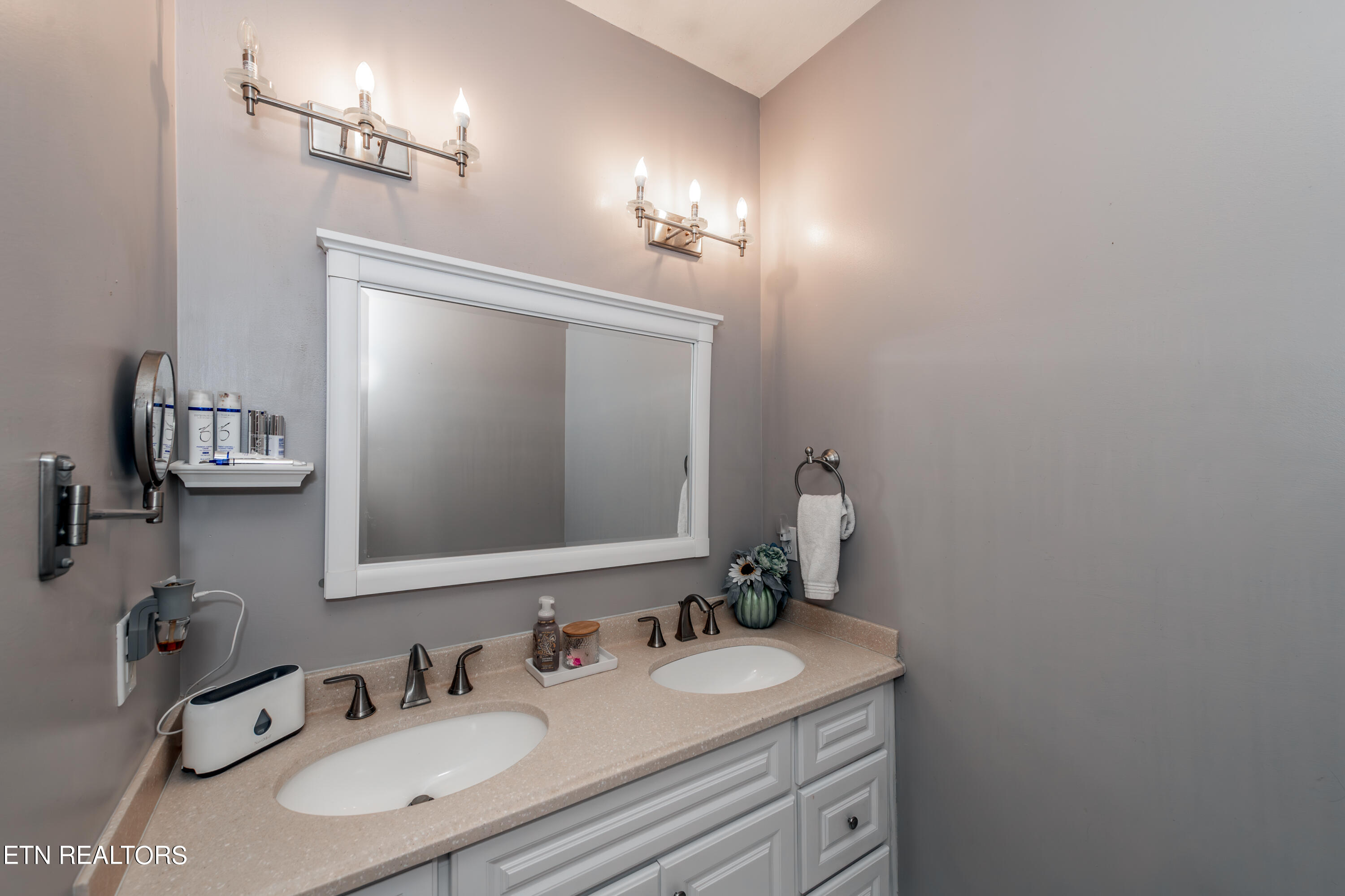 135 Hartford Village Way