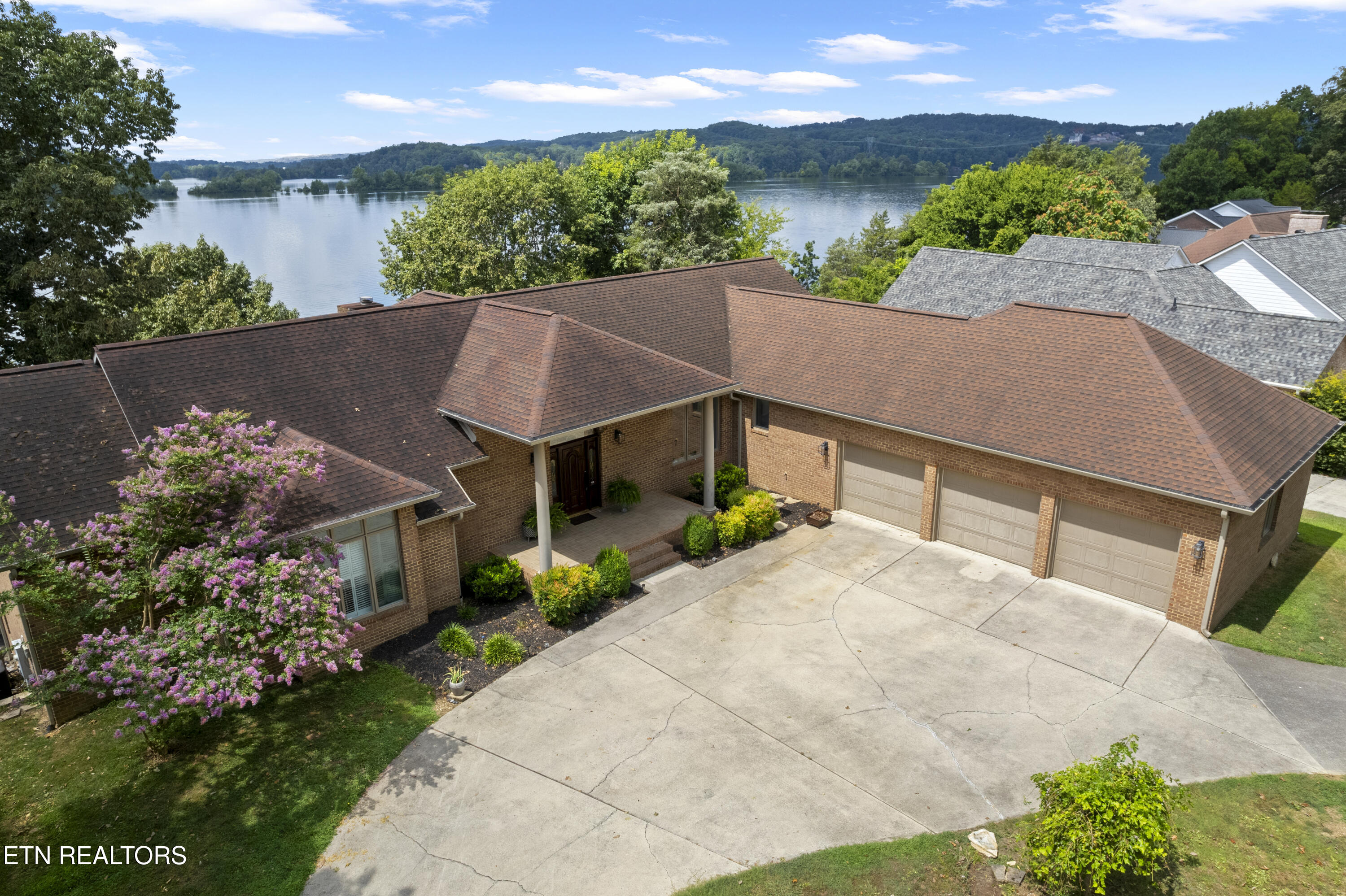 201 High Pointe Village Way