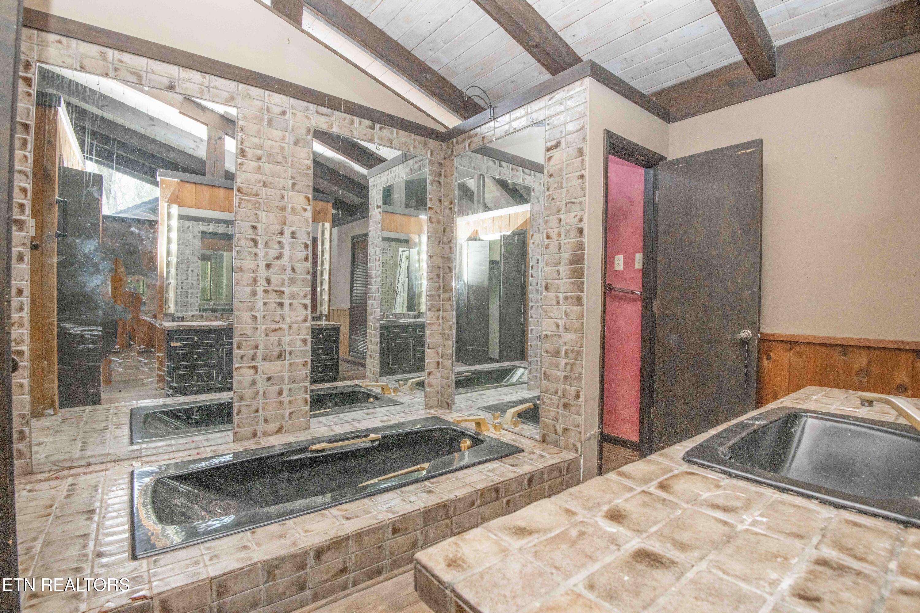 5510 Glen Cove Drive