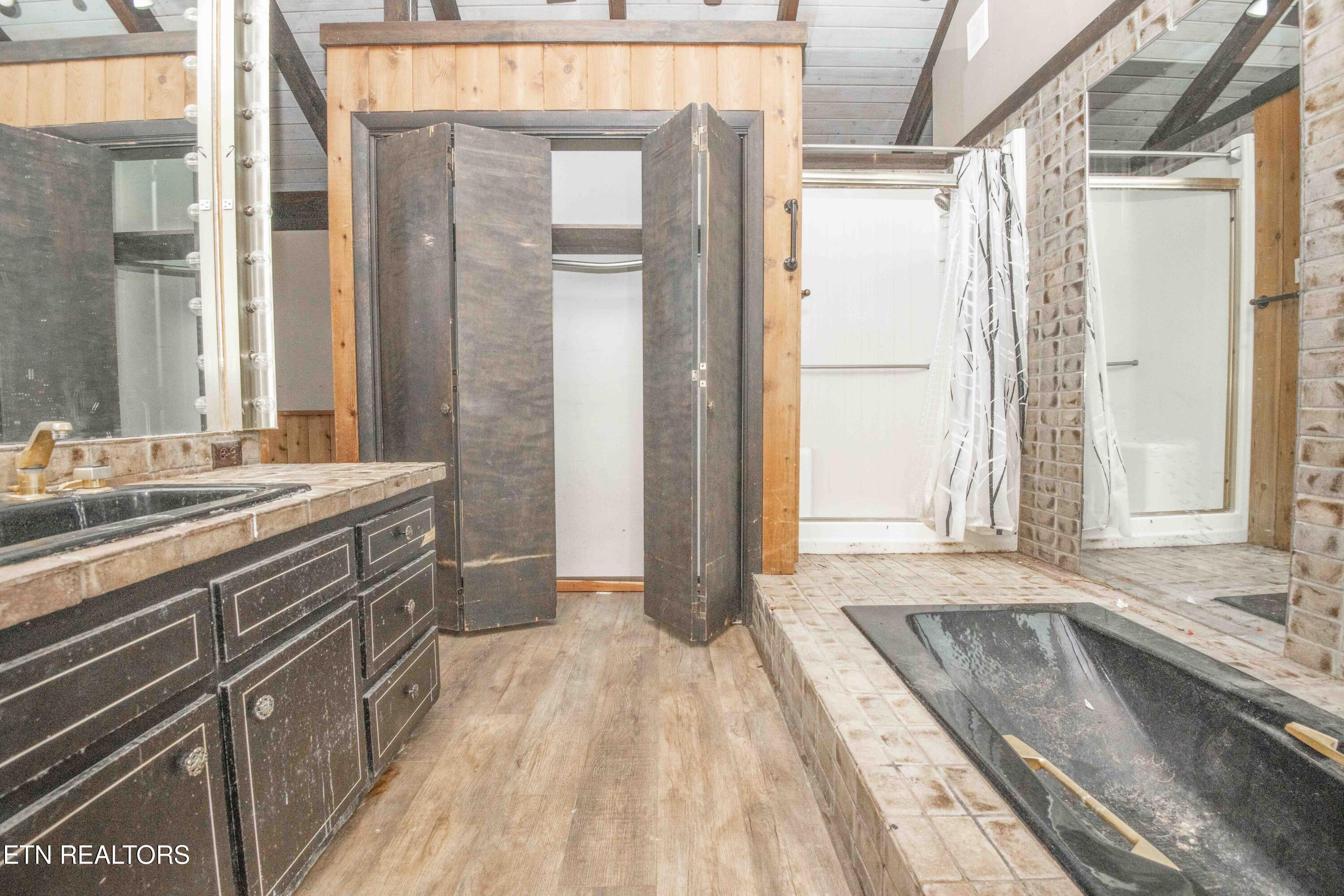 5510 Glen Cove Drive