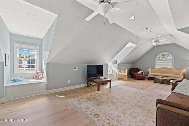 234 Pin Oak Drive