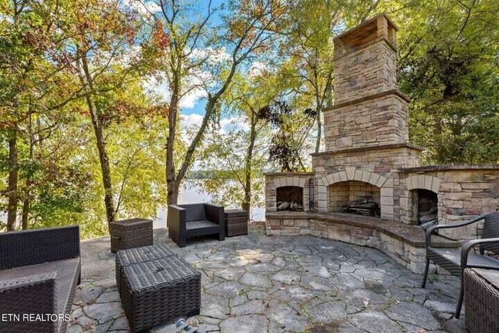 234 Pin Oak Drive