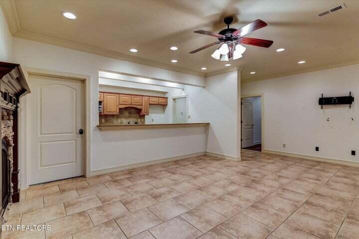 494 Chestnut Lane, 103