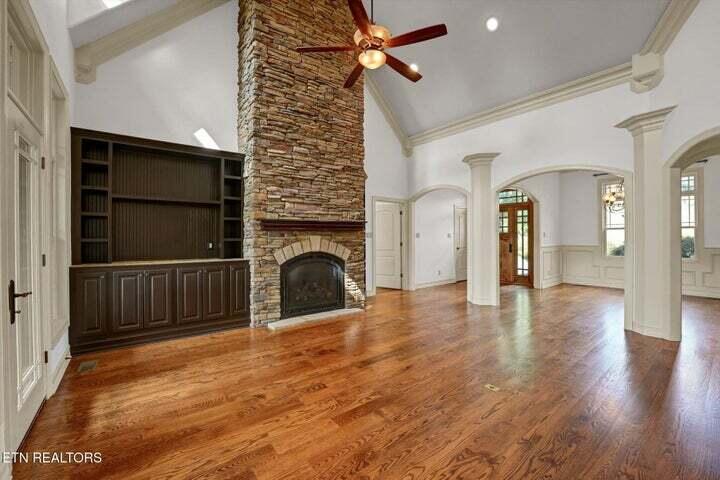 494 Chestnut Lane, 103