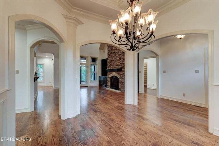 494 Chestnut Lane, 103