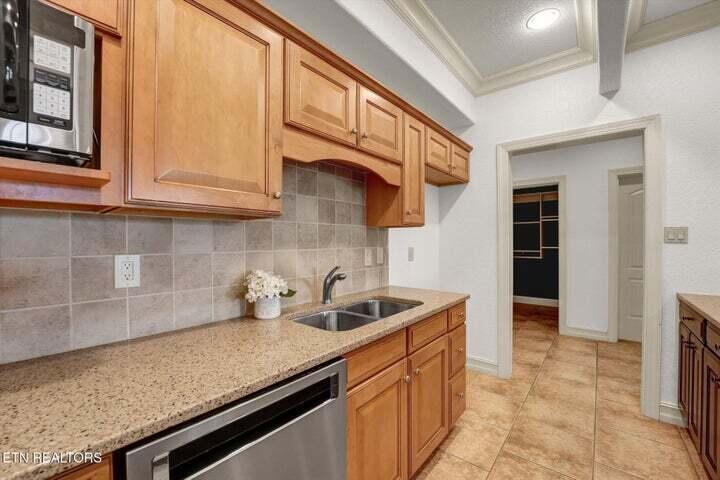 494 Chestnut Lane, 103