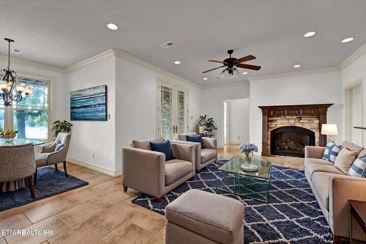 494 Chestnut Lane, 103