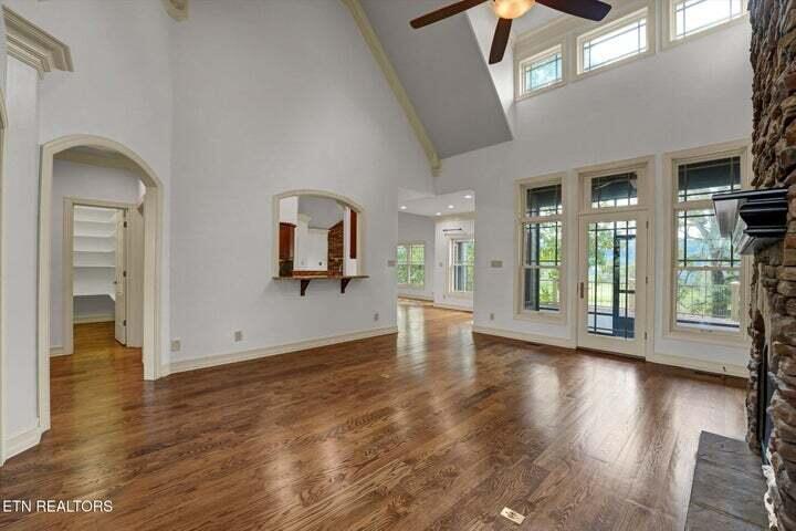 494 Chestnut Lane, 103
