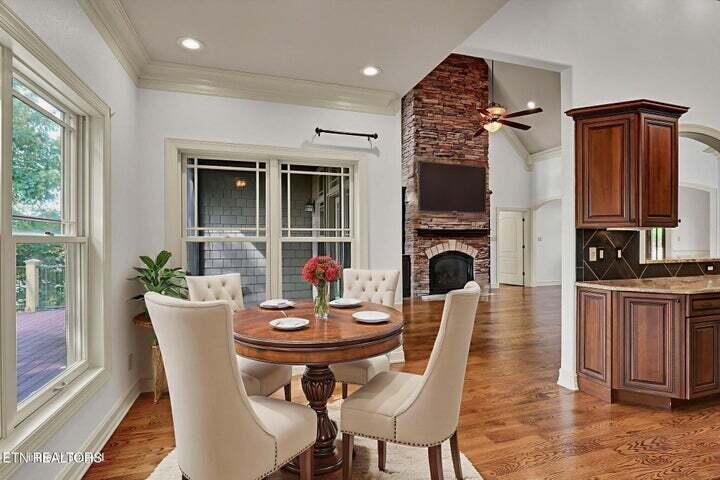 494 Chestnut Lane, 103