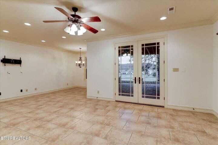 494 Chestnut Lane, 103