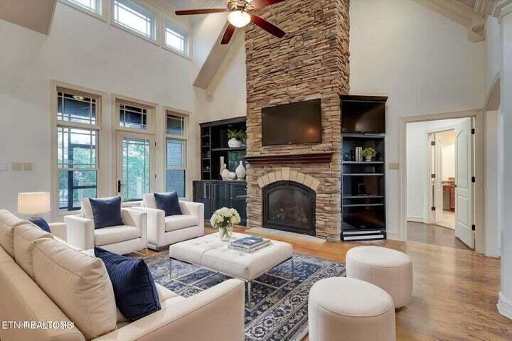 494 Chestnut Lane, 103