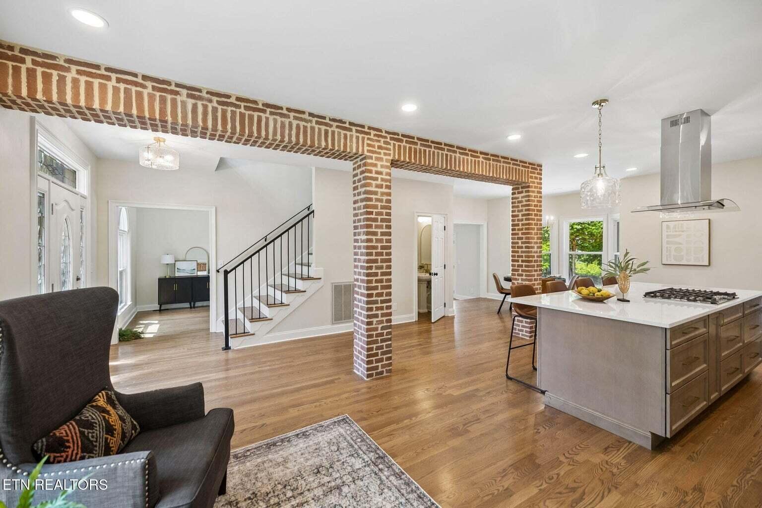 1128 Brentwood Point