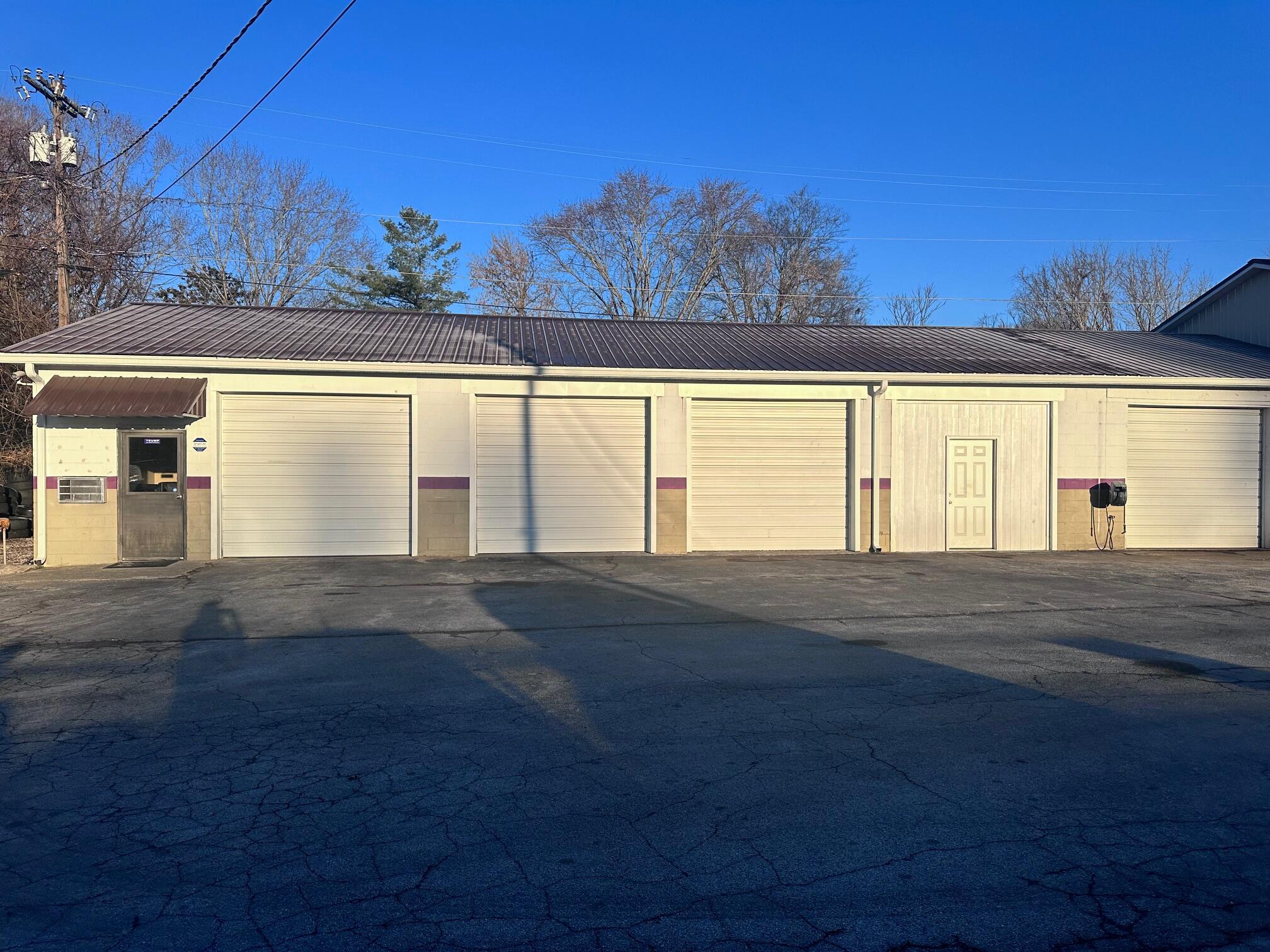 725 N Gateway Avenue