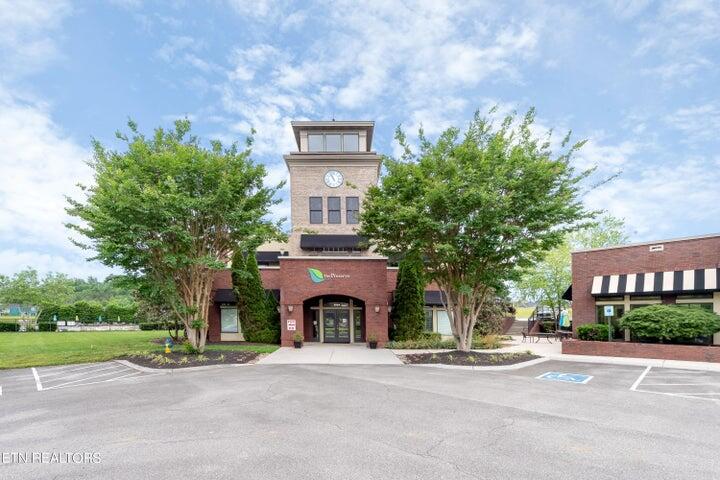 284 Broadberry Avenue