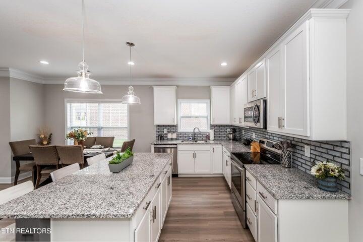 284 Broadberry Avenue