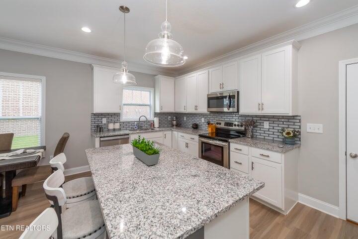 284 Broadberry Avenue