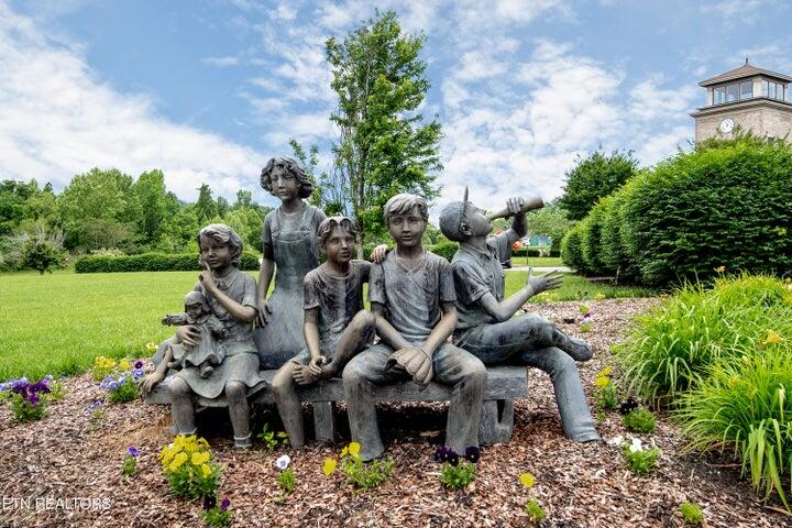 284 Broadberry Avenue