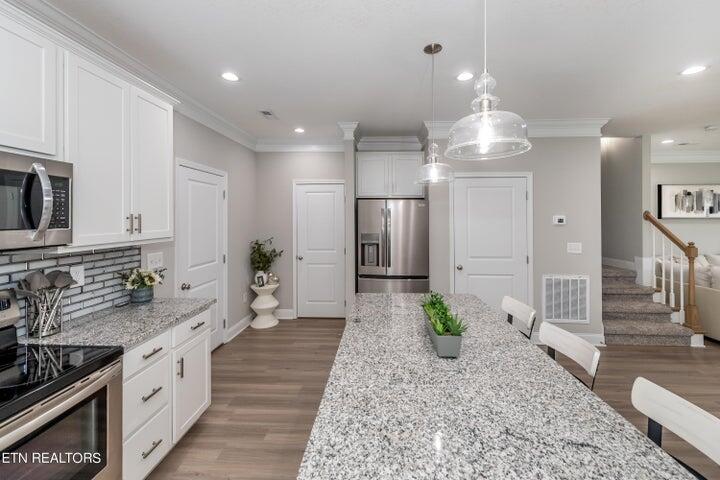 284 Broadberry Avenue