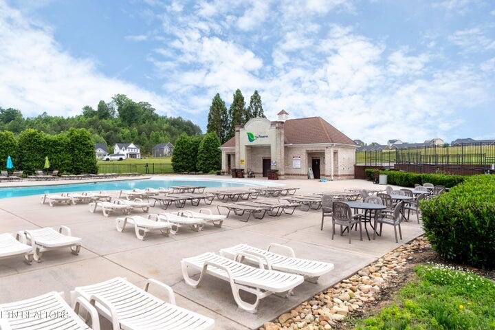 284 Broadberry Avenue