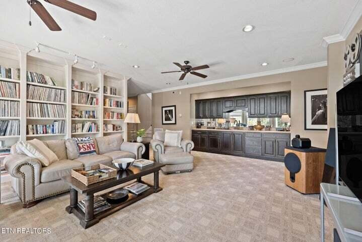 234 Pin Oak Drive