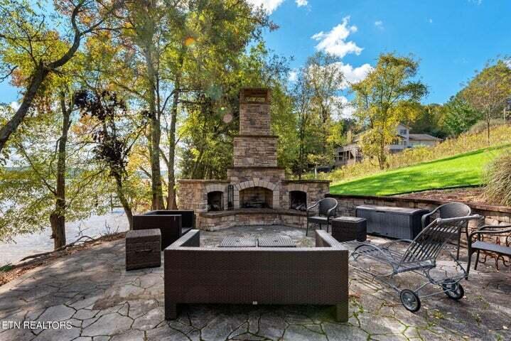 234 Pin Oak Drive