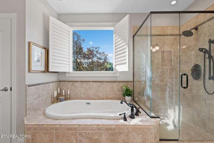234 Pin Oak Drive