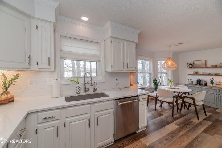 1200 River Oaks Drive