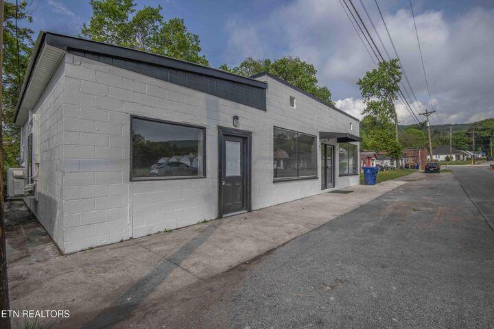 309 & 311 W Wheeler Street