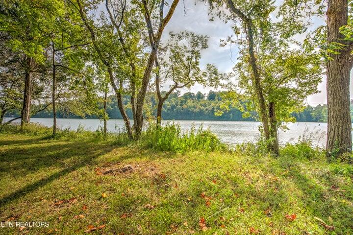 410 Lakecrest Drive