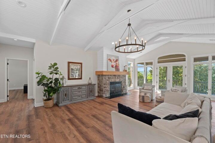 201 High Pointe Village Way