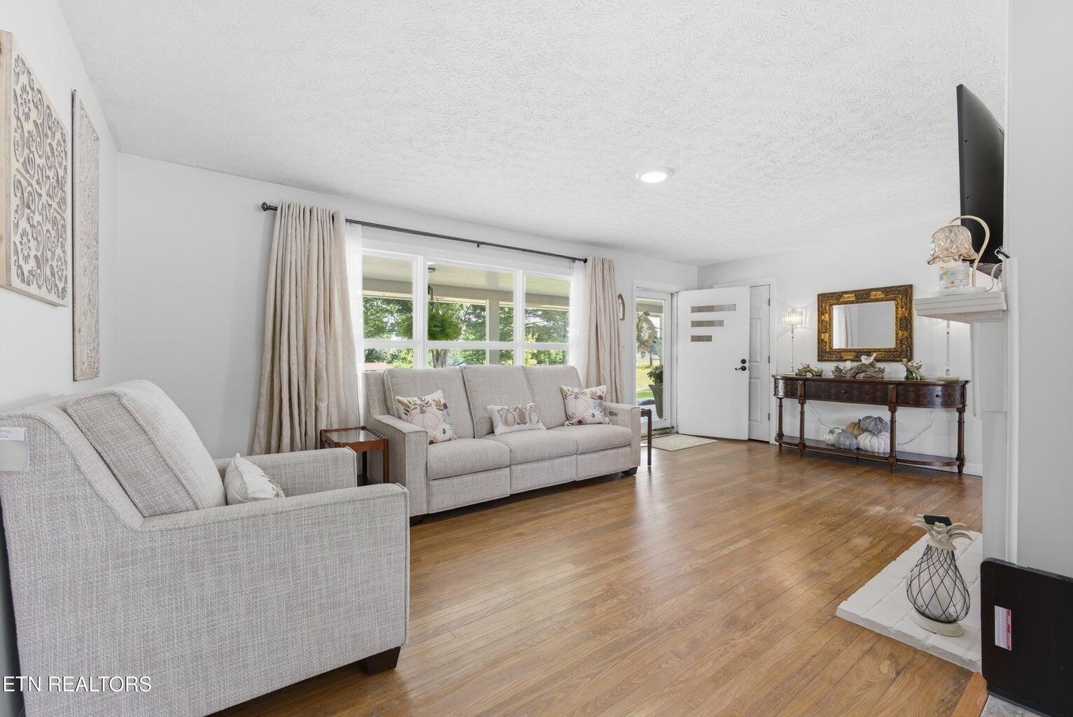 4906 Kingston Highway
