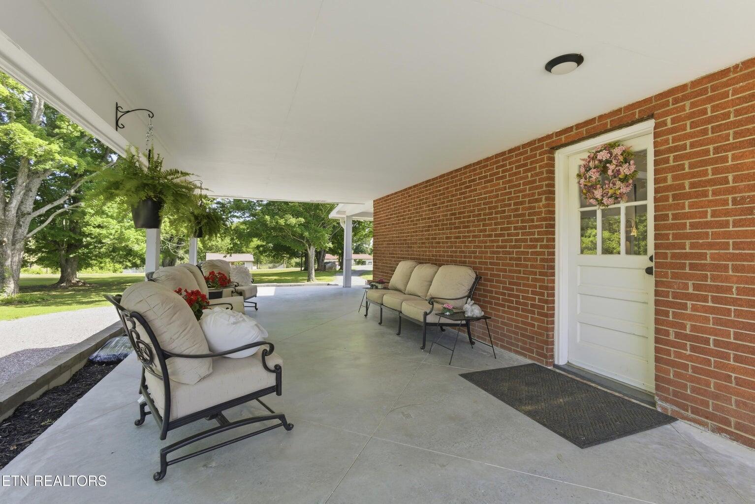 4906 Kingston Highway